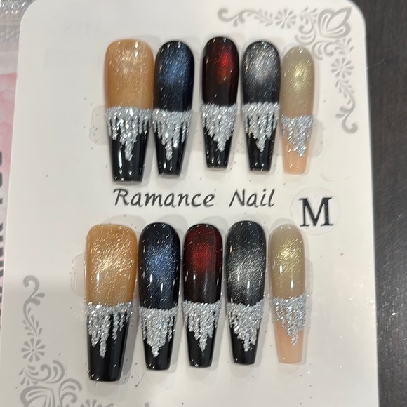 Elegant Black and Gold press on Nail Set with Silver Accents - Picture 1 of 8